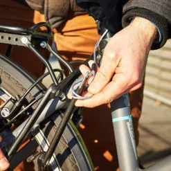 Hirnschmalz GmbH Helmtüte - Helmtasche Mit Diebstahlschutz -HelmPro Verkaufs-Shop Helmtuete helmschloss fahrradhelm anschliessen 5