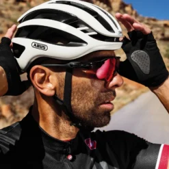 ABUS AirBreaker Rennradhelm - Velvet Black -HelmPro Verkaufs-Shop Milieu AirBreaker1 3 2